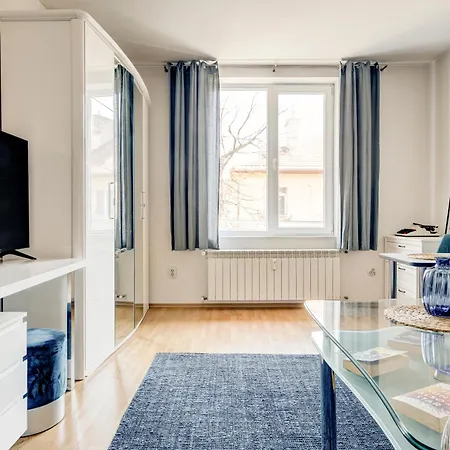 Cozy 1br On Quiet Street - 5 Min To Ndk Szófia