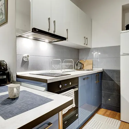 Cozy 1br On Quiet Street - 5 Min To Ndk Apartman *