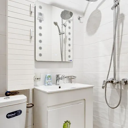 Cozy 1br On Quiet Street - 5 Min To Ndk Apartman *