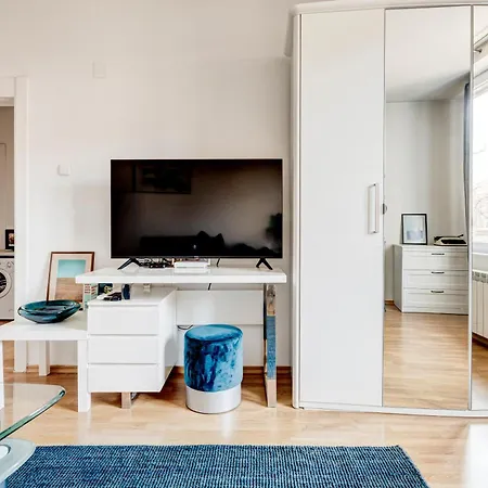 Cozy 1br On Quiet Street - 5 Min To Ndk Apartman Szófia